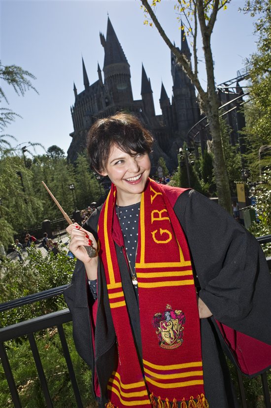 Ginnifer Goodwin Visits Wizarding World of Harry Potter
